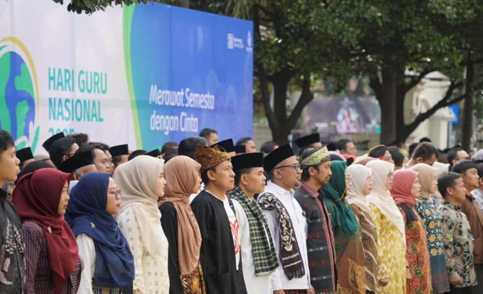 Dalam Upacara Hari Guru Nasional, Menag Tegaskan Peran Guru sebagai Pembentuk Karakter Bangsa